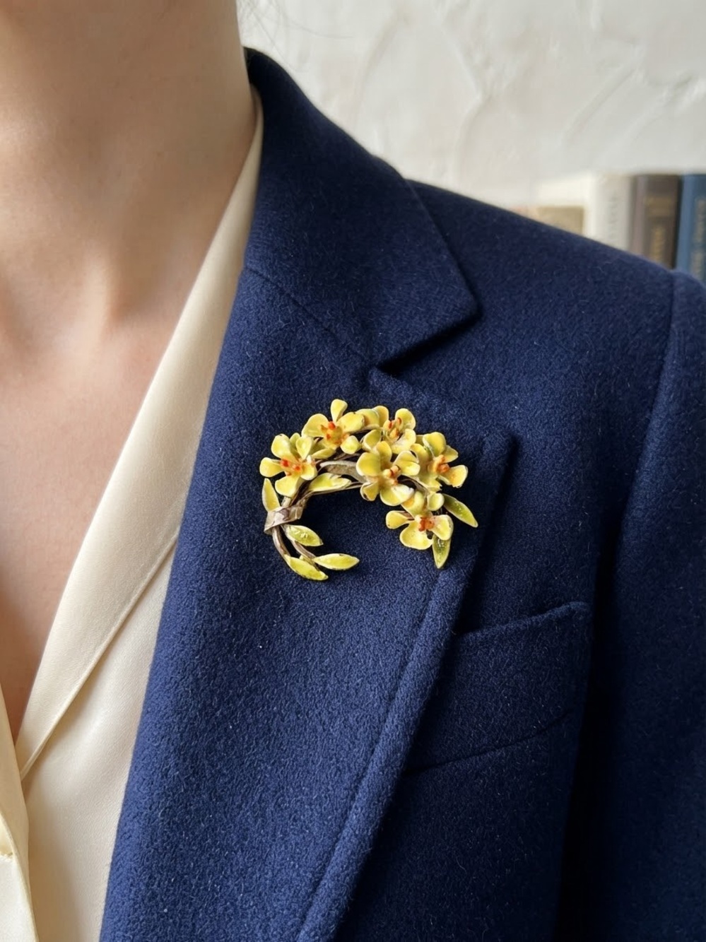 Vintage ART Yellow Enamel Flower Brooch Pin, Gold Tone Floral Wreath